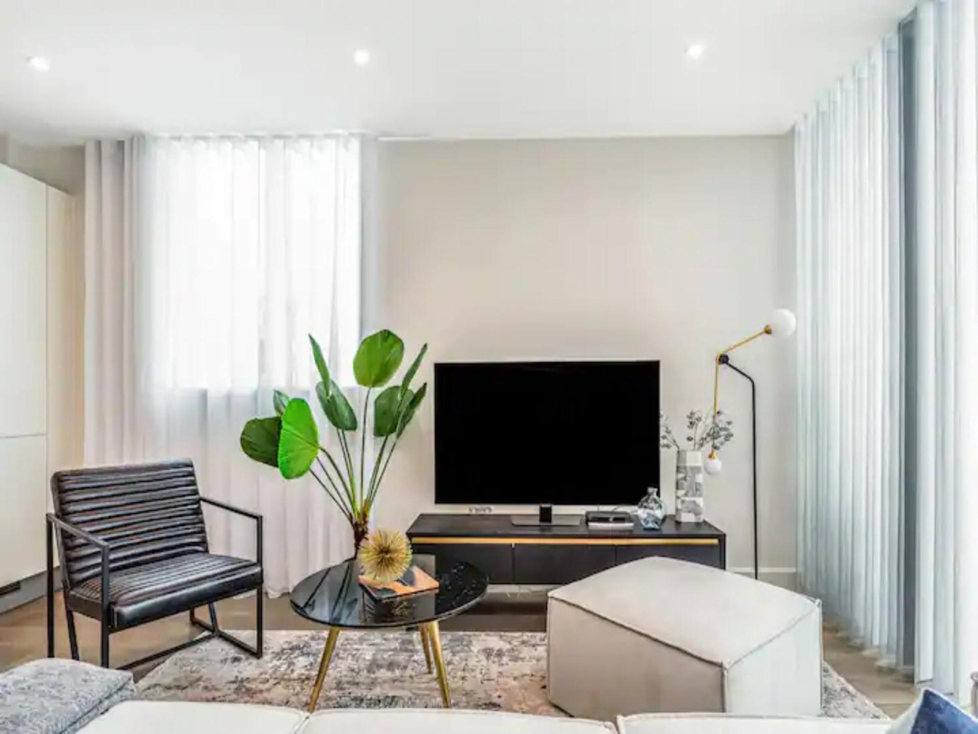 Ferienwohnung Pass The Keys Penthouse Oasis In Trendy Fulham London Exterior foto