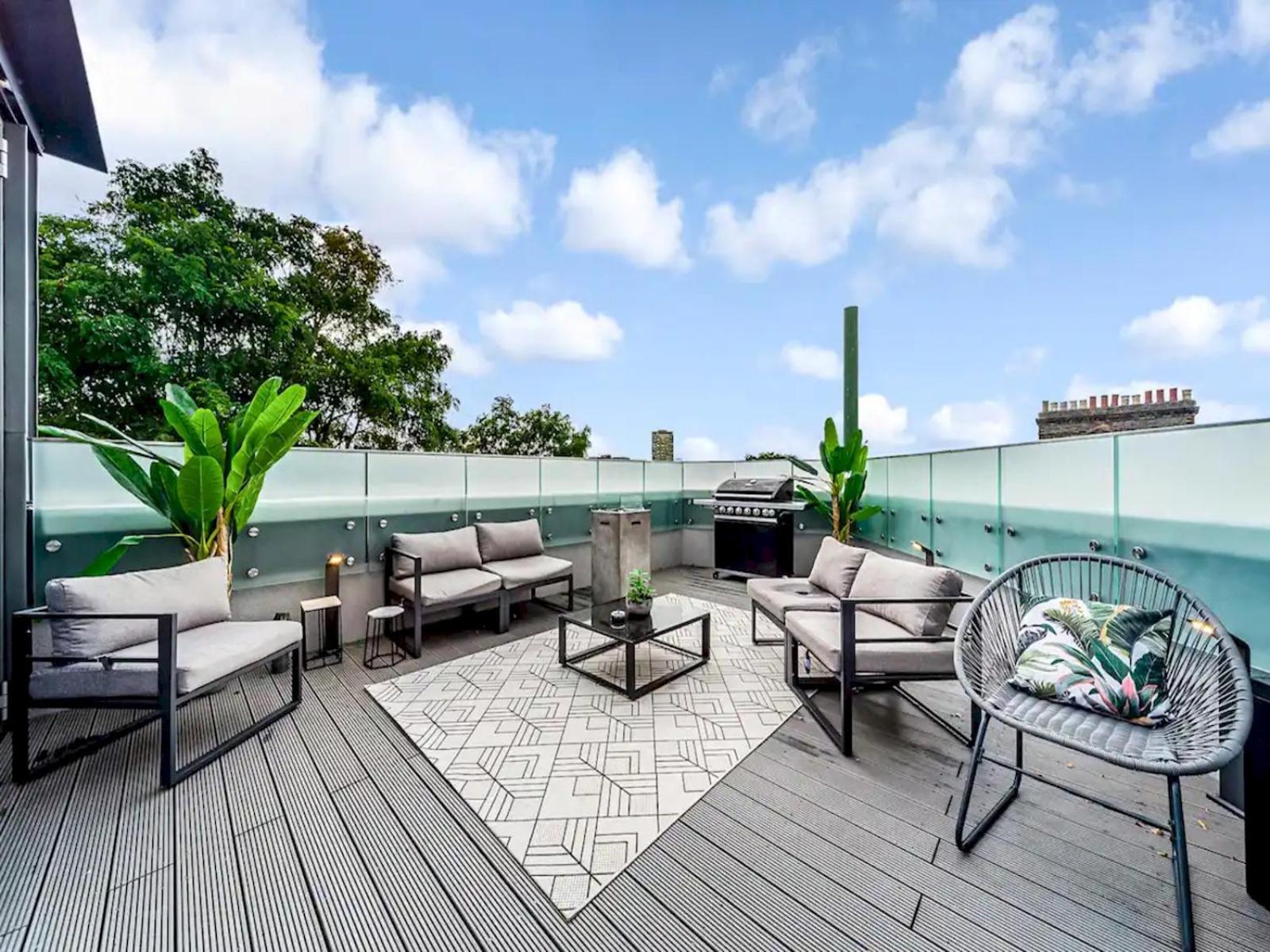 Ferienwohnung Pass The Keys Penthouse Oasis In Trendy Fulham London Exterior foto